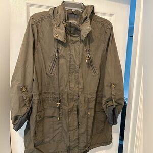 Woman’s Levi’s anorak jacket. Size XL